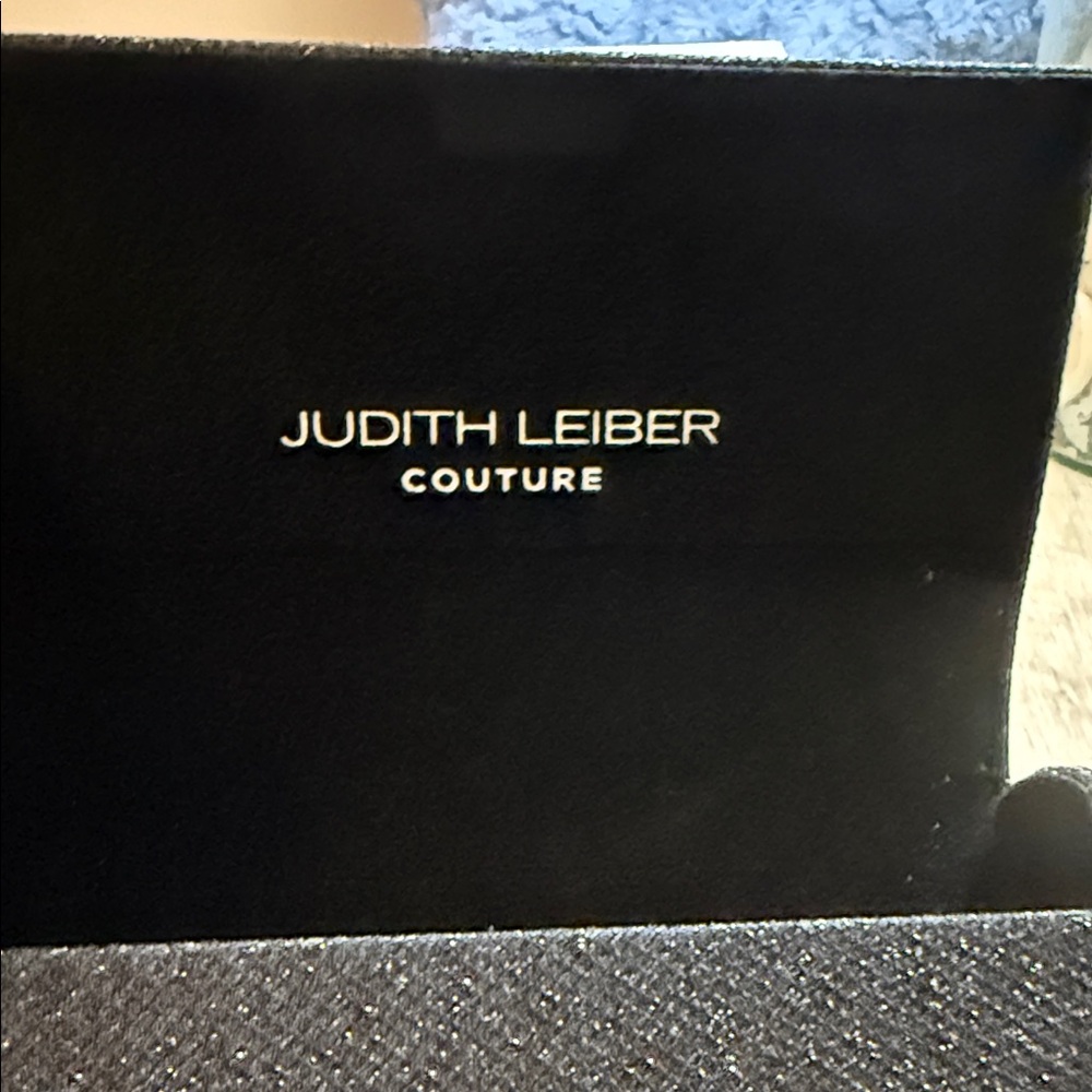 Judith Leiber Couture Clutch - Picture 3 of 8
